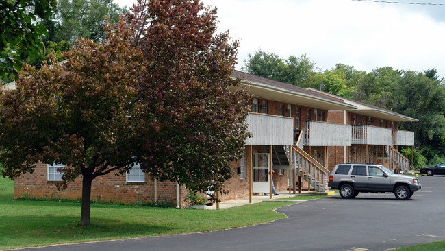 109-111 Wildhurst Ave NE in Roanoke, VA - Building Photo - Building Photo