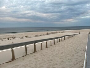703 SW Central Ave in Seaside Park, NJ - Foto de edificio - Building Photo