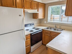 5124 Skyline Village Loop S in Salem, OR - Building Photo - Building Photo