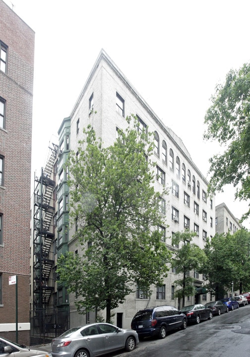 725 W 172nd St in New York, NY - Building Photo