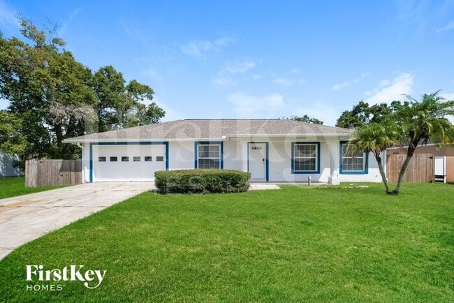 property at 2924 Woodcrest Ln