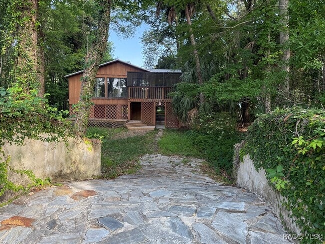 property at 5908 Riverside Dr