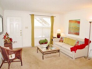 8990 Richmond Ave. in Houston, TX - Building Photo - Building Photo