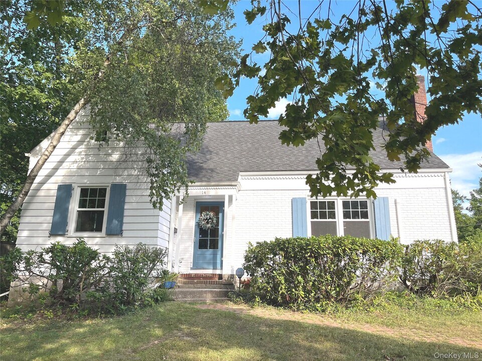 14 Willow Bend in Poughkeepsie, NY - Building Photo