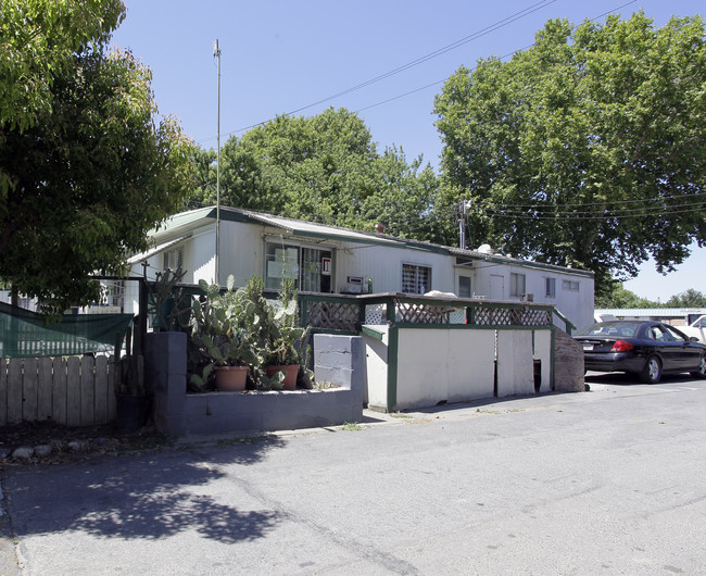 West Sacramento Mobile Home Park in West Sacramento, CA - Foto de edificio - Building Photo