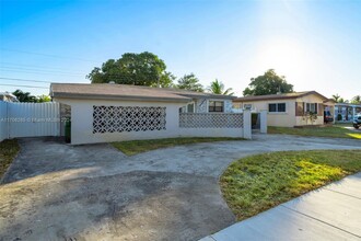 7808 Miramar Pkwy in Miramar, FL - Building Photo - Building Photo