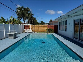 19410 NE 19th Ave in North Miami Beach, FL - Building Photo - Building Photo