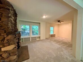 22 Hillcrest Rd in Warren, NJ - Building Photo - Building Photo