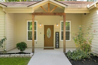17378 E Holly Hill Dr in Plantersville, TX - Building Photo - Building Photo