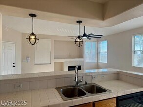 9901 Trailwood Dr in Las Vegas, NV - Foto de edificio - Building Photo