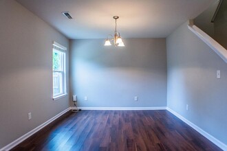 1394 Aurora Glen Dr in Rural Hall, NC - Building Photo - Building Photo