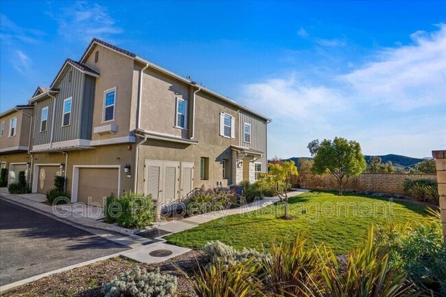 22772 Harmony Dr in Santa Clarita, CA - Building Photo - Building Photo