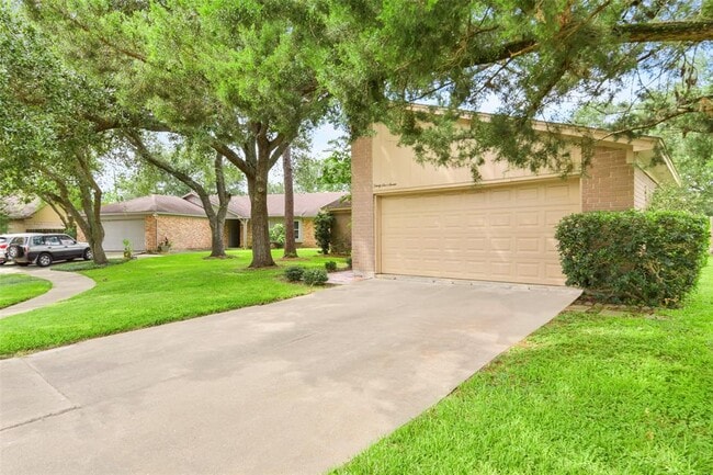 3607 Cedar Gardens Dr in Houston, TX - Foto de edificio - Building Photo