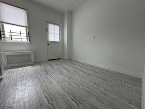 526 Valley Brook Ave in Lyndhurst, NJ - Building Photo - Building Photo