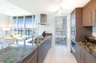 485 Brickell Ave in Miami, FL - Building Photo - Building Photo