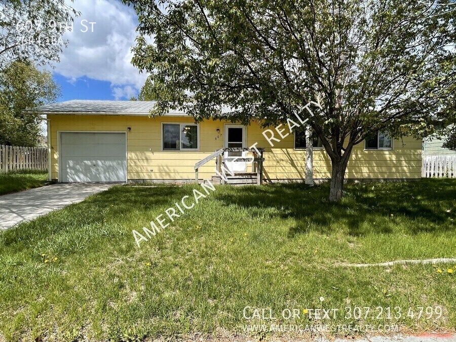 607 9th St in Cody, WY - Building Photo