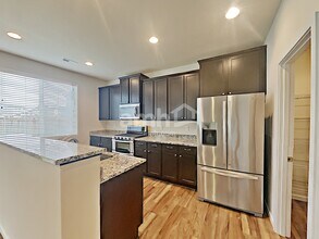 13831 66th Ave E in Puyallup, WA - Foto de edificio - Building Photo