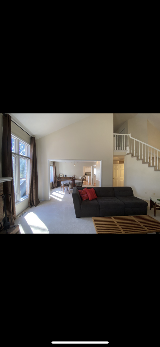property at 2914 Leslie Park Cir