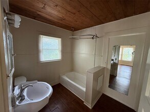 2812 Angier Rd in Huntsville, TX - Building Photo - Building Photo