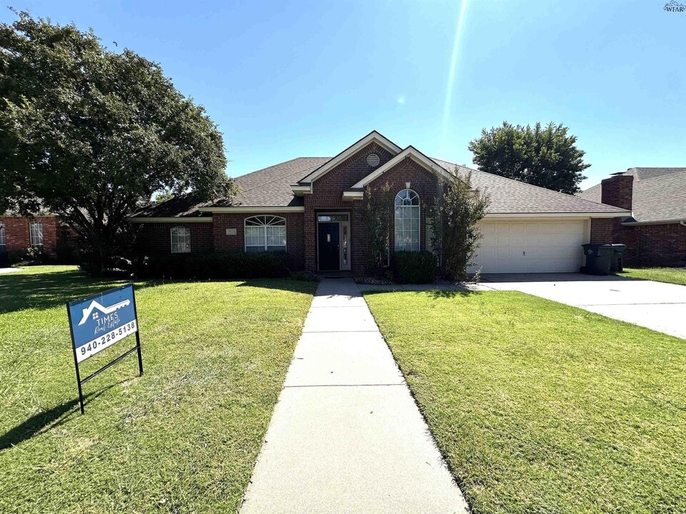 3028 Whitehall Ln in Wichita Falls, TX - Building Photo