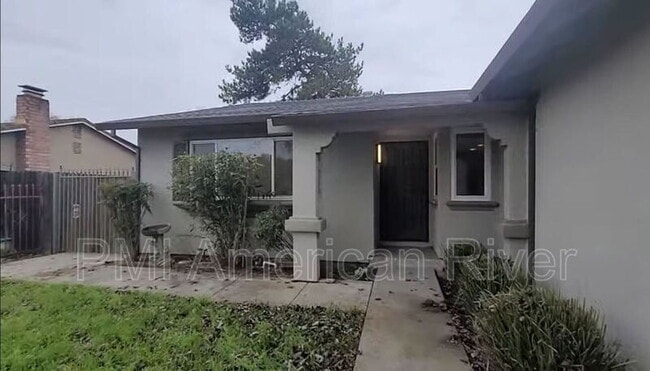 4475 Silverton Way in Sacramento, CA - Building Photo - Building Photo
