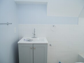 15 Garrison Rd, Unit 4 in Brookline, MA - Foto de edificio - Building Photo