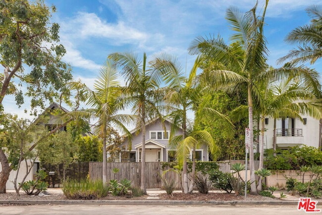 532 Altair Pl in Los Angeles, CA - Building Photo - Building Photo