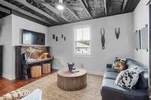 156 Camellia St in Biloxi, MS - Building Photo