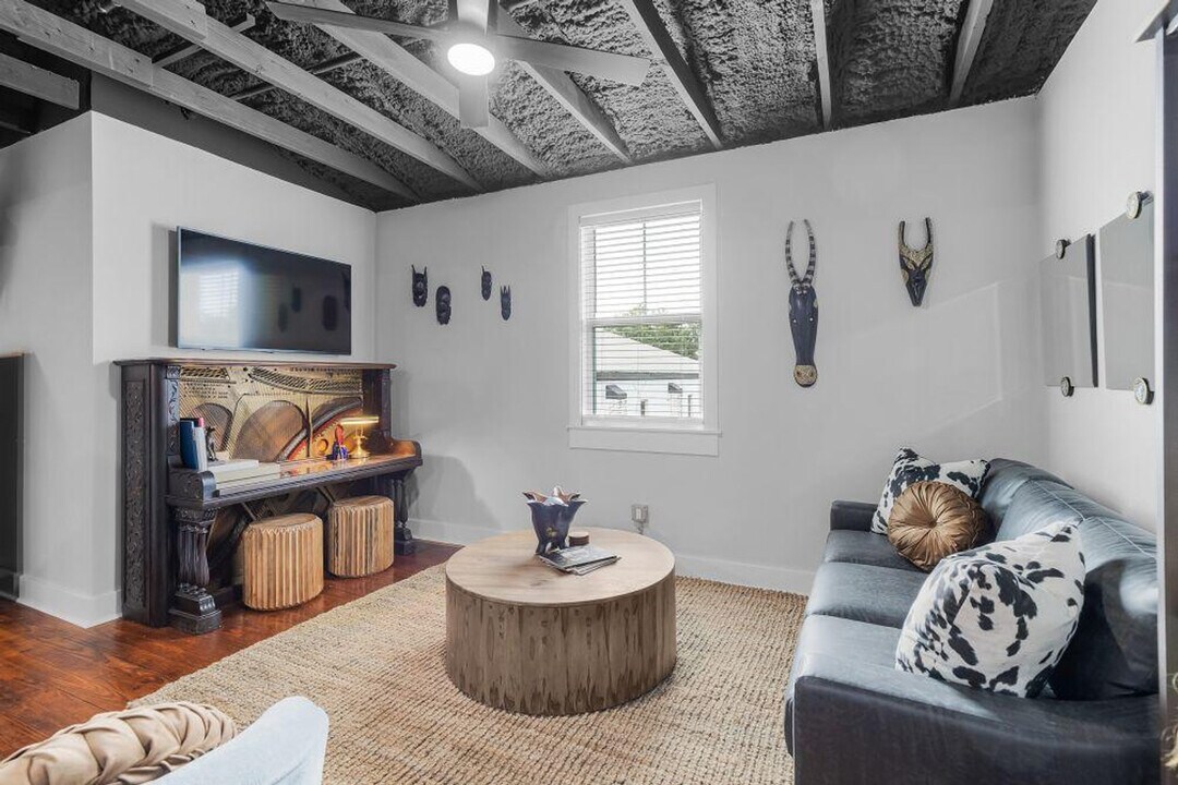 156 Camellia St in Biloxi, MS - Building Photo