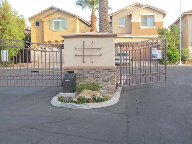 7043 Somera Way in Las Vegas, NV - Building Photo - Building Photo