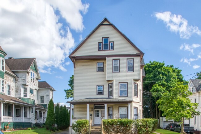 325 Chestnut St in New Britain, CT - Building Photo - Building Photo