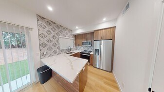 5339 W Falls View Dr in San Diego, CA - Building Photo