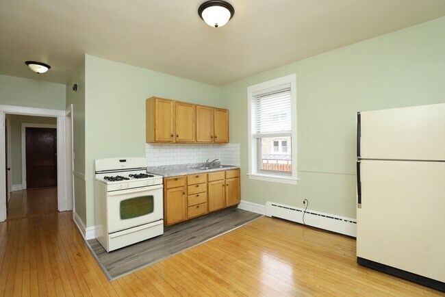 5141 W Roscoe St, Unit 1R in Chicago, IL - Building Photo - Building Photo