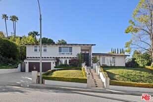 16541 Park Ln Cir in Los Angeles, CA - Building Photo