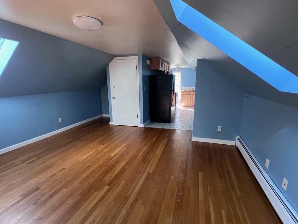 61 Brayton Ave in Fall River, MA - Building Photo