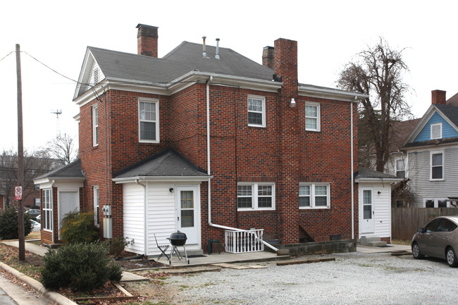 1942 Spring Garden St in Greensboro, NC - Building Photo - Building Photo