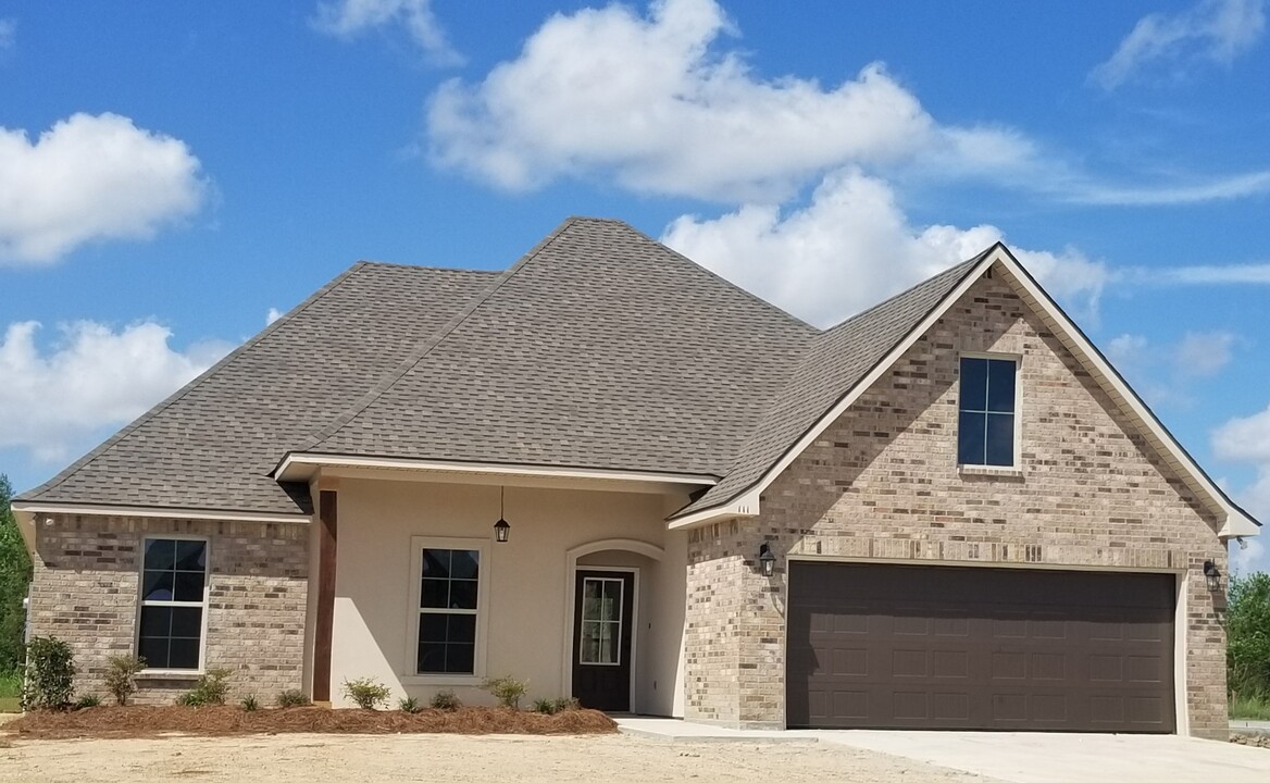 111 Michael John Dr in Maurice, LA - Building Photo
