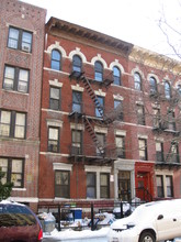 382 Montgomery St in Brooklyn, NY - Foto de edificio - Building Photo