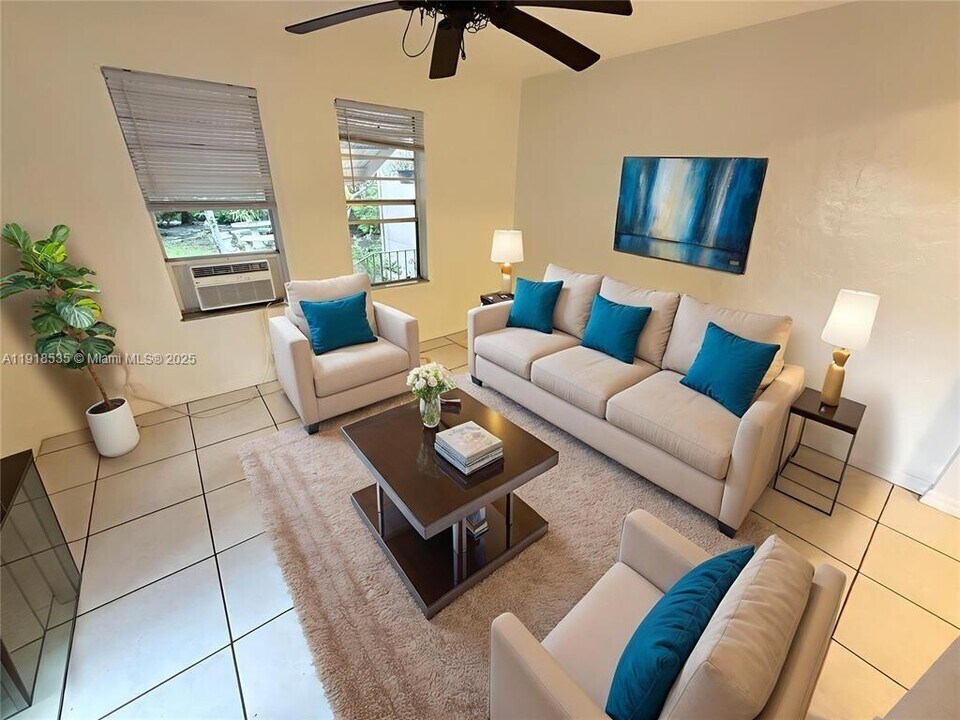 2020 Madison St in Hollywood, FL - Building Photo