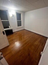 24 Summer St, Unit 1 in Laconia, NH - Foto de edificio - Building Photo