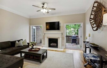 1553 Mosaic Way in Smyrna, GA - Foto de edificio - Building Photo