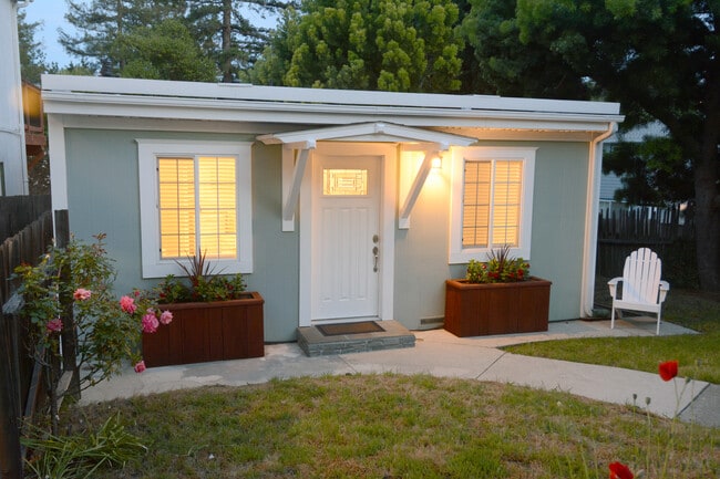 2835 Whipple Ave in Redwood City, CA - Foto de edificio - Building Photo