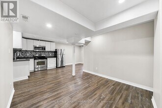 1821 Lamstone St in Innisfil, ON - Building Photo - Building Photo