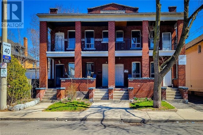 254 Emerald St N
