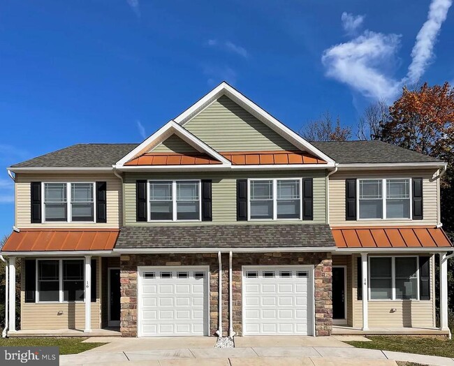 property at 14 Hidden Holw Dr