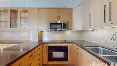 1808 Punahou St in Honolulu, HI - Building Photo - Building Photo