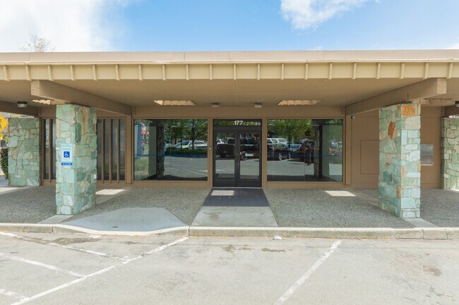 Central Peak in Kirkland, WA - Building Photo - Building Photo