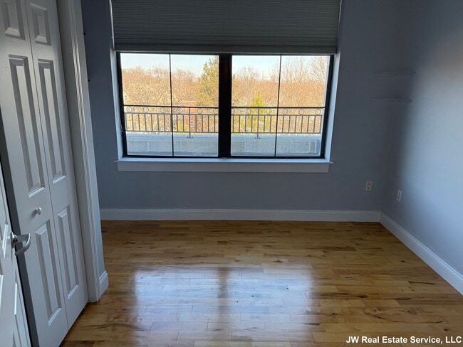 110 Cypress St in Brookline, MA - Building Photo - Building Photo