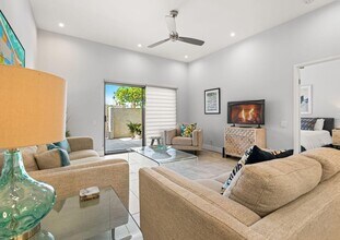 877 E Arenas Rd in Palm Springs, CA - Building Photo - Building Photo