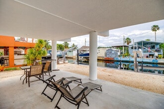 210 W 2nd Ct in Key Largo, FL - Building Photo - Building Photo
